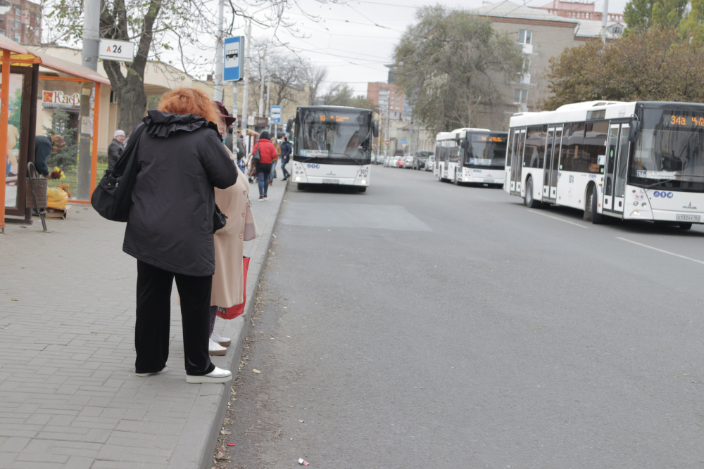 Ростовские вандалы испортили 13 городских автобусов