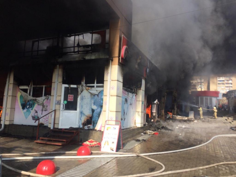 Прокуратура проведет проверку из-за пожара на рынке в Шахтах