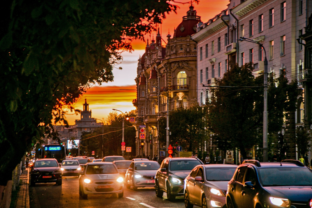 На нескольких улицах в центре Ростова запретят парковку с 5 ноября