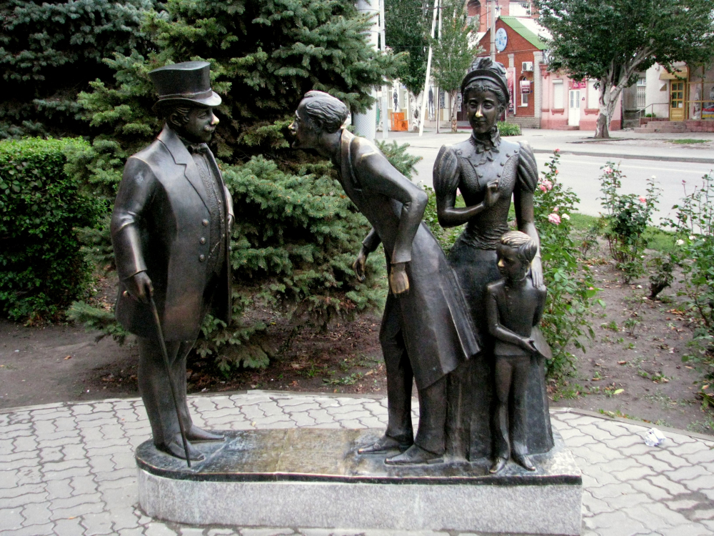 В Таганроге демонтировали скульптуру «Толстый и тонкий»