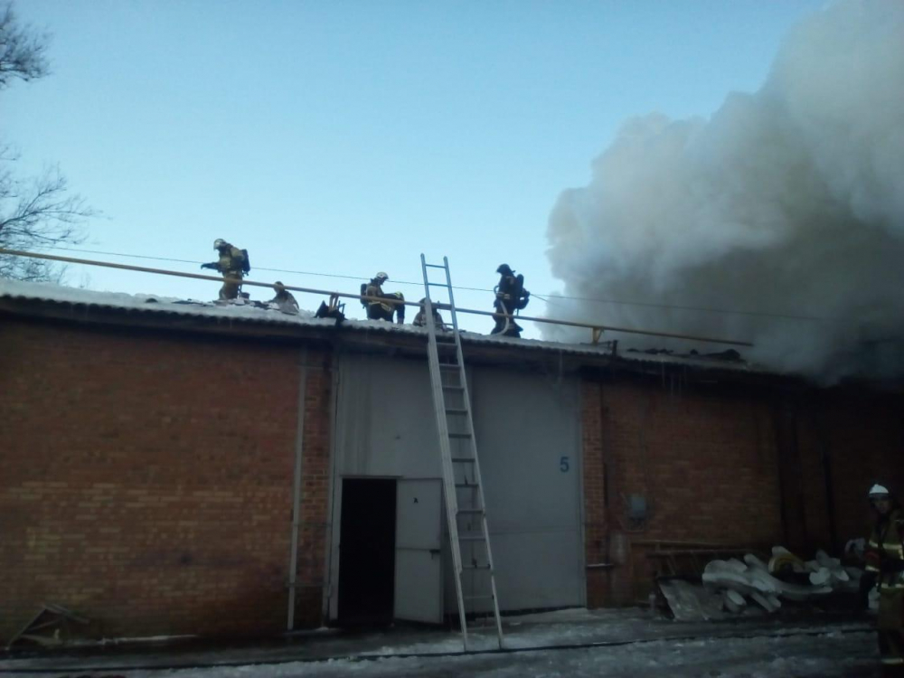 Пожар на складе стройматериалов в Ростове локализован