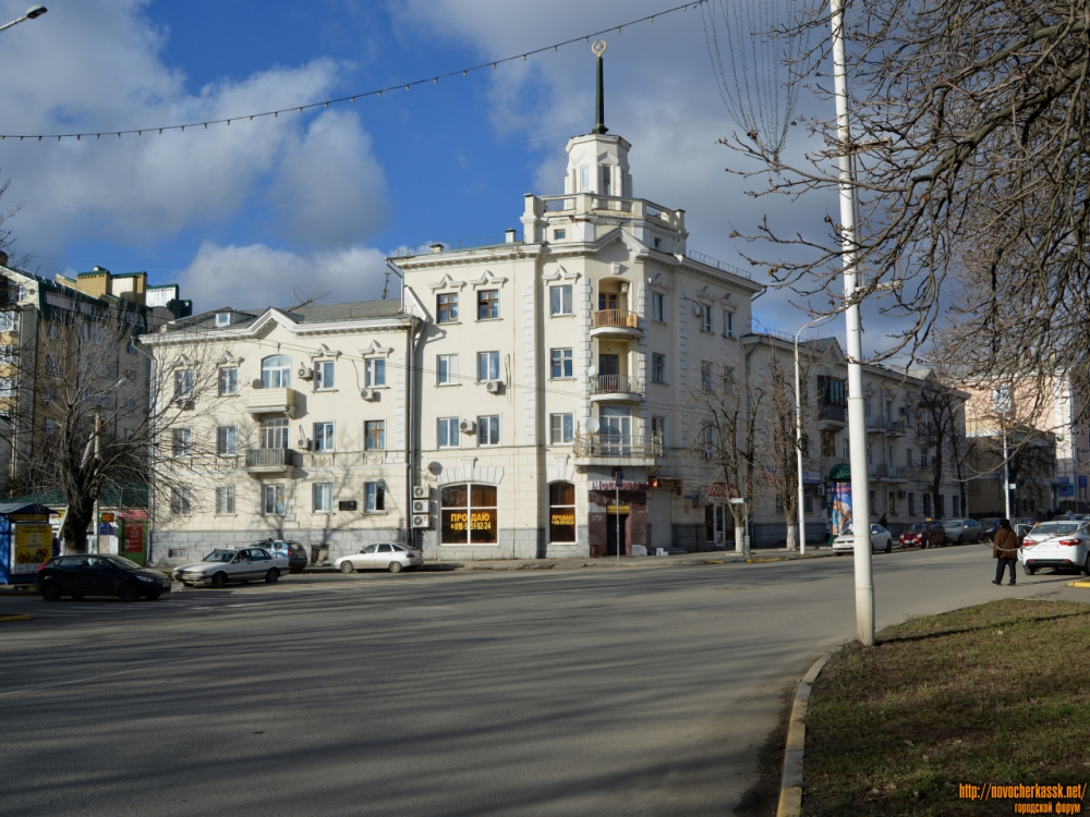 В Новочеркасске ветром сорвало шпиль со знаменитого здания