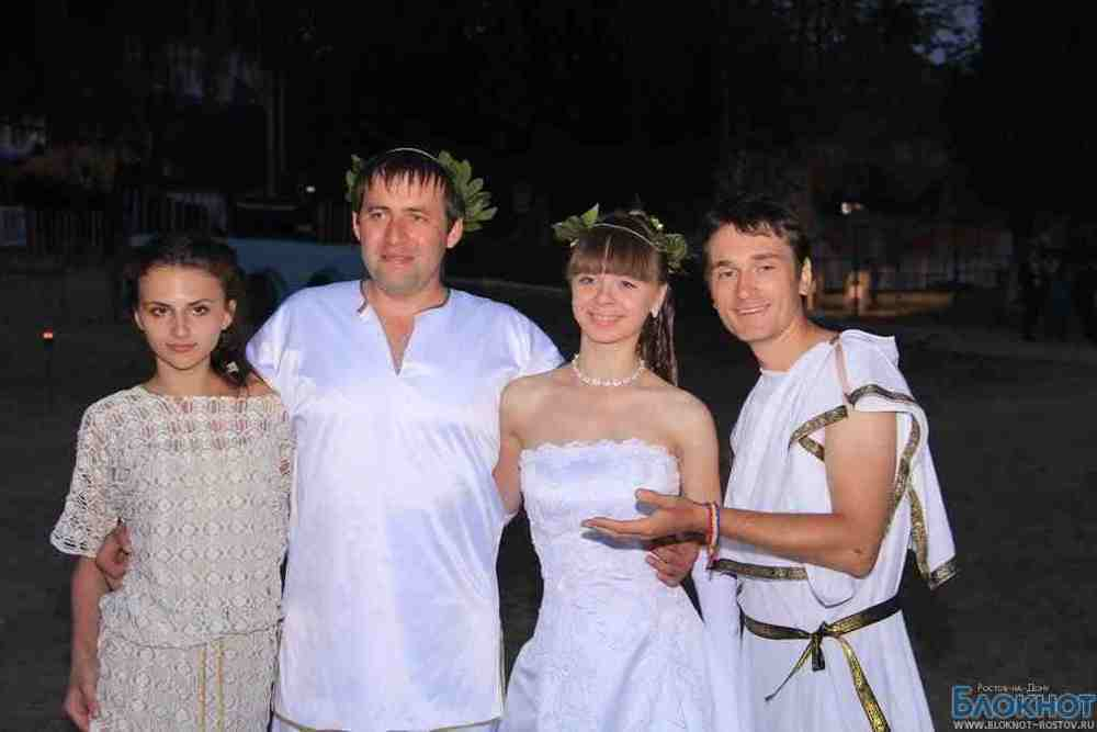 На форуме «Ростов 2012» сыграли свадьбу в греческо-скифском стиле