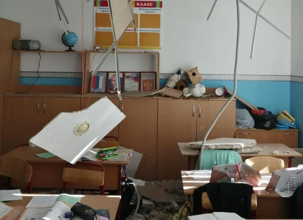 В школе No11 в Азове рухнул потолок прямо во время урока