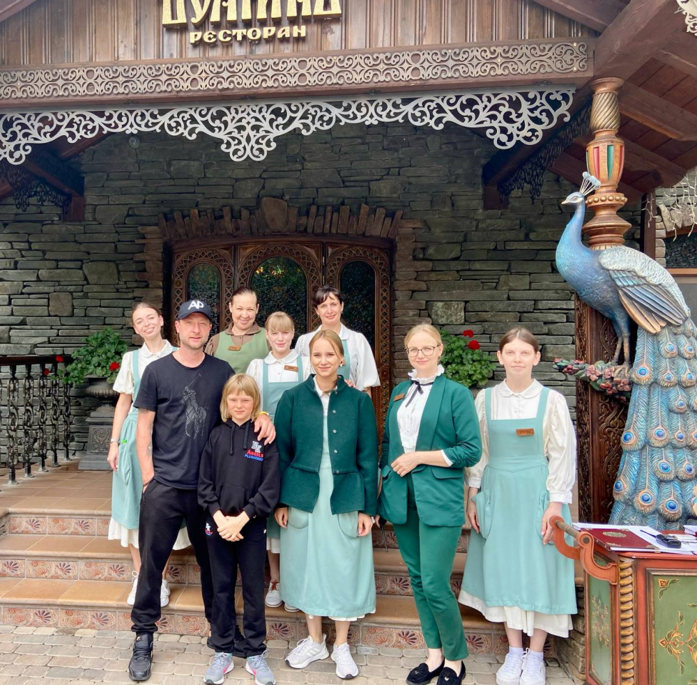 Знаменитый фигурист Евгений Плющенко посетил парк «Лога» в Ростовской области