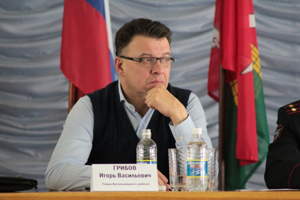 Глава Кагальницкого района Игорь Грибов задержан по подозрению в совершении должностного преступления