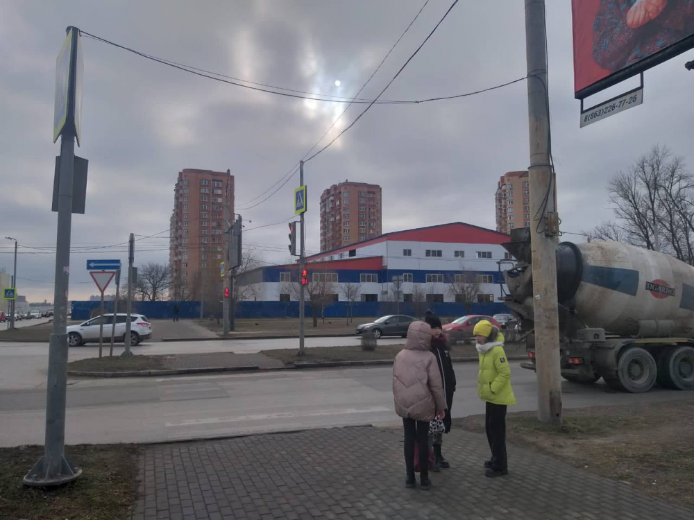 Появилось видео наезда бетономешалки на школьницу в Ростове