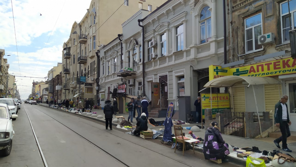 Ростовские власти вновь пообещали разобраться с незаконной уличной торговлей