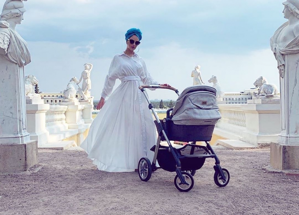 «Я не обратила внимания на желтуху сына»: королева Малайзии из Ростова рассказала о первых днях материнства