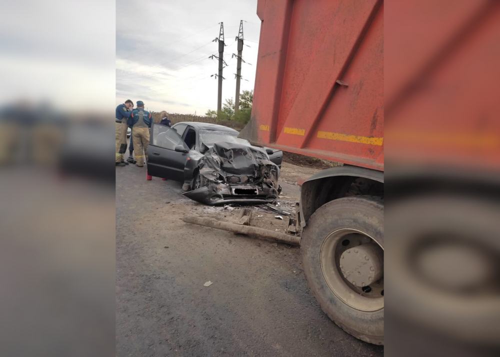 В Ростовской области после ДТП с самосвалом скончался водитель иномарки