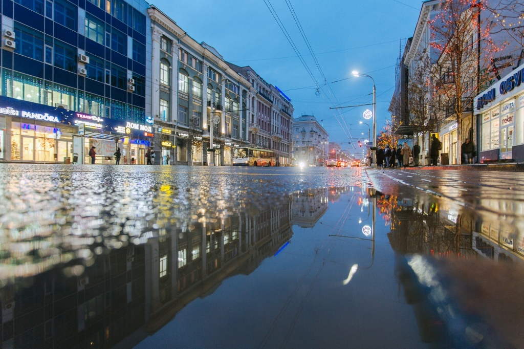 Ростовский фотограф в отражениях луж показал красоту донской столицы. Фото: Роман Неведров