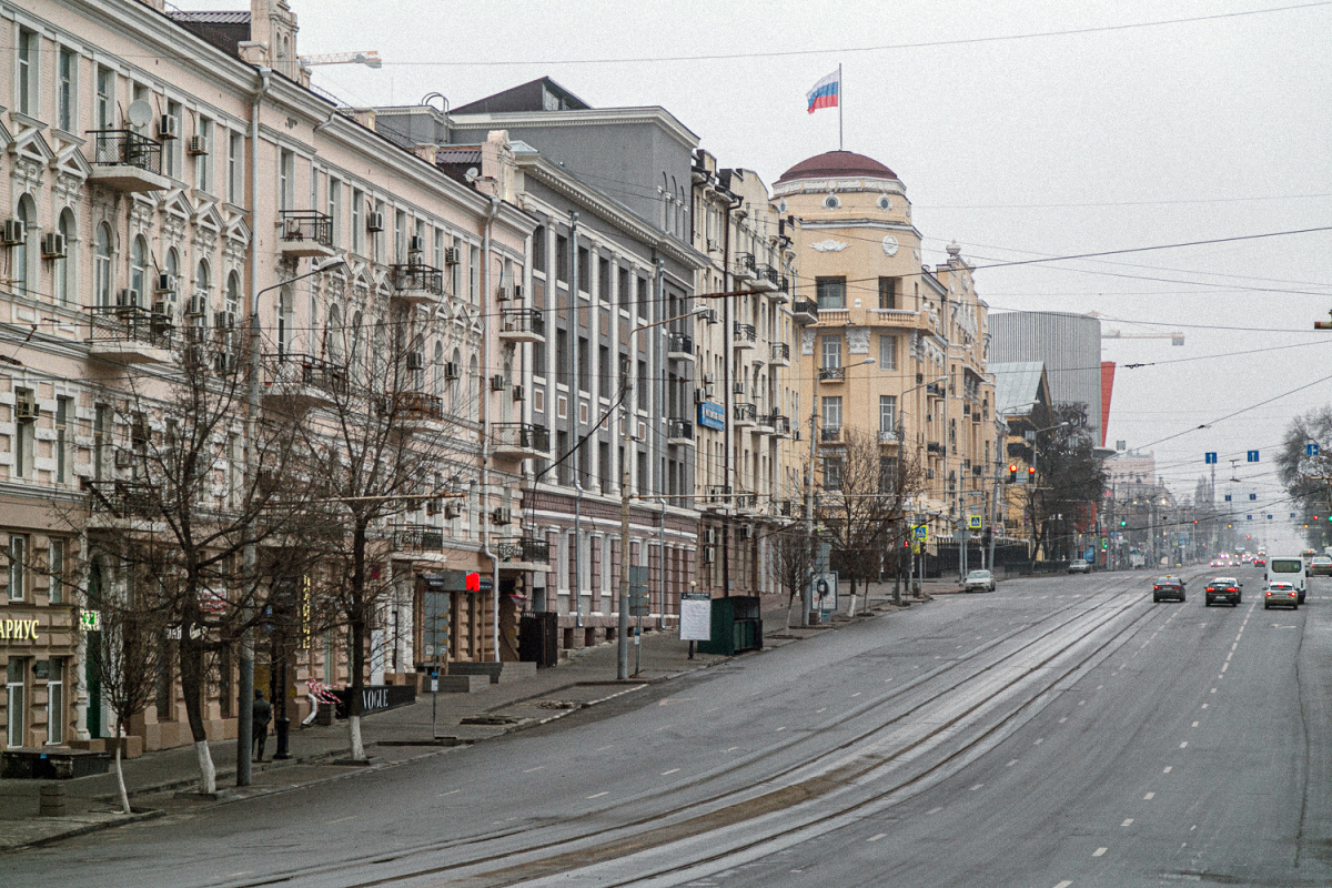 На улицах ростова на дону сегодня. Тихая улица в центре Ростова.