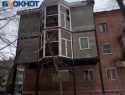 В Ростове к многоквартирному дому пристроили «балкон-особняк» и лишили соседей солнца 