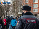 Женщину в неадекватном состоянии задержали в супермаркете в Ростовской области