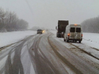 Из-за снегопада трассу Ростов - Волгодонск частично закрыли для движения