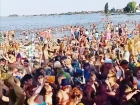 Фестиваль красок под Ростовом собрал толпу людей — без масок и соцдистанции