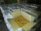 Гражданин Украины попытался ввезти в Ростовскую область две тонны орехов