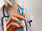 Следить за здоровьем сотрудников и наличием прививок поручили работодателям 