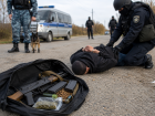 Под Ростовом задержали мужчину, выбросившего сумку с автоматом и патронами