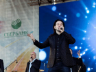 Тысячи ростовчан спели любимые песни вместе с «Хором Турецкого»