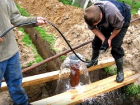 Питьевую воду из скважины незаконно продавал коммерсант в Ростовской области