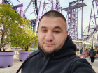 Ростовского блогера Авакяна могли задержать за видео с полицейским в стрингах 
