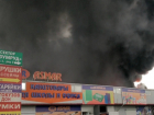 Под Ростовом мощный пожар уничтожает торговый центр
