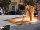 Трехметровый «шоколадный» фонтан на Большой Садовой «обрадованные» ростовчане сняли на видео