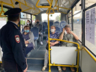 В общественном транспорте Ростова выявили 90 нарушителей масочного режима