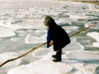 Пытавшаяся перейти реку восьмилетняя девочка провалилась под лед в Ростовской области