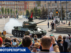 В Ростове на Театральной площади прошел парад Победы 