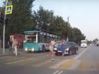 Скоростной наезд «слепого» водителя иномарки на девушек-пешеходов под Ростовом попал на видео