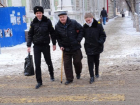 Ростовские активисты помогли молодым мамам с колясками и пожилым людям