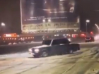 Обрадованные ранней зимой автолюбители устроили безумный дрифт в центре Ростова на видео