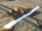 Странные рабочие нанесли разметку на дорожные ямы в Ростовской области