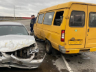 В Ростовской области пассажиры маршрутки пострадали после столкновения с иномаркой
