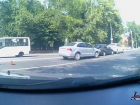 В массовом ДТП в центре Ростова столкнулись три автомобиля