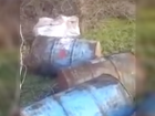 В Ростове Минприроды проверит обнаруженные на берегу реки 10 бочек с химикатами