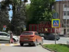 Полиция оштрафовала владелицу иномарки за движение по тротуару в Ростовской области