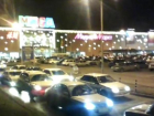 У торговых центров в Ростове - многокилометровые пробки. Видео