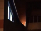 Страшный пожар в ростовской «Пятерочке» обесточил жильцов многоэтажки и попал на видео