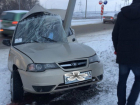Несшегося на бешеной скорости по трассе автолюбителя остановил бетонный столб под Ростовом