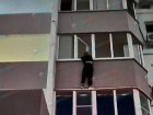 На Суворовском спасли висевшую за балконом ростовчанку