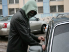 Мужчина взломал автомобиль в Ростовской области, чтобы украсть из него деньги