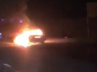 Объятые пламенем «Жигули» на трассе под Ростовом перепуганные автолюбители сняли на видео
