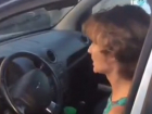 Ростовчанка оставила своего ребенка в машине на 35-градусной жаре и ушла за покупками