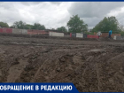 «Люди падают в грязь, на машине не проехать»: ростовчане не могут выйти из своих домов из-за строительства моста на Малиновского