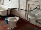 Жуткая и мерзкая ванная комната в детском саду шокировала гостью в Ростовской области