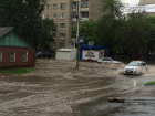 В Ростове из-за ливня машины «поплыли» по центральным улицам города