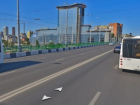 В Ростове два человека сорвались с моста на Стачки
